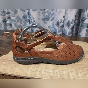 JBU Women's Brown Suede Cutout Mary Jane Flats